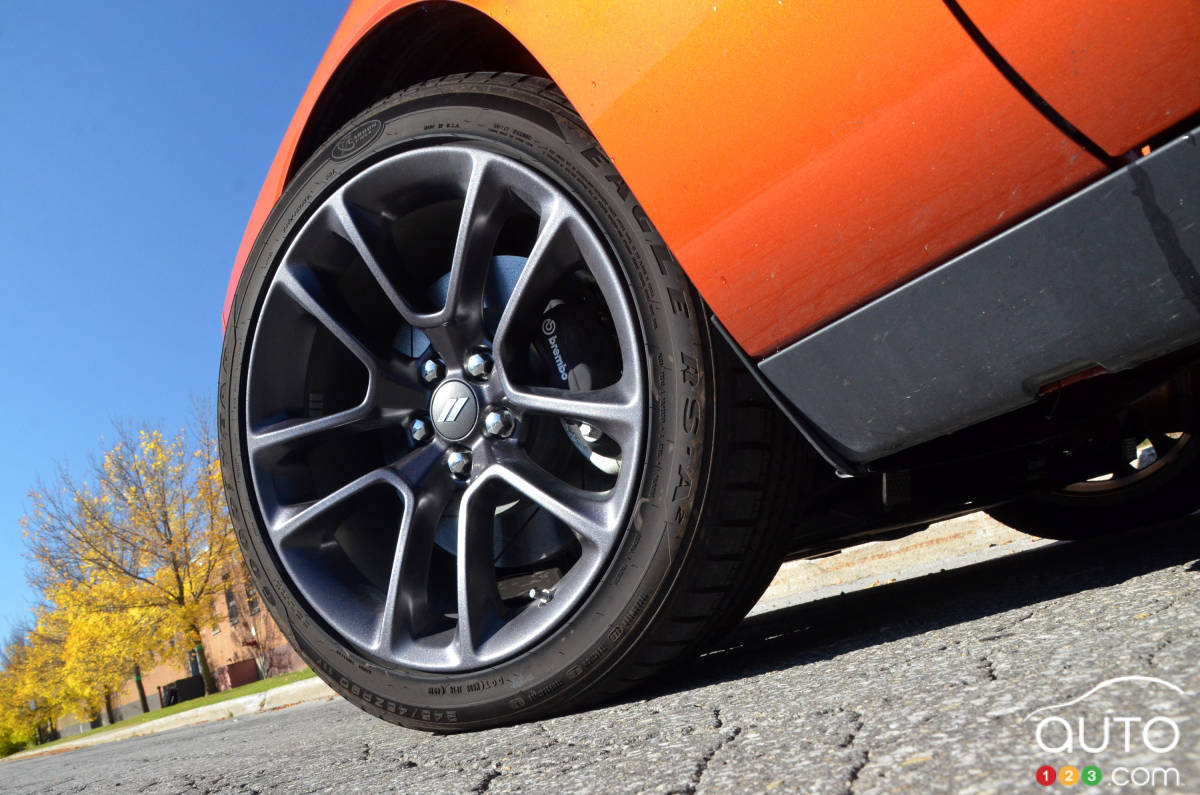 Dodge Challenger R/T Scat Pack 2020, roue avant